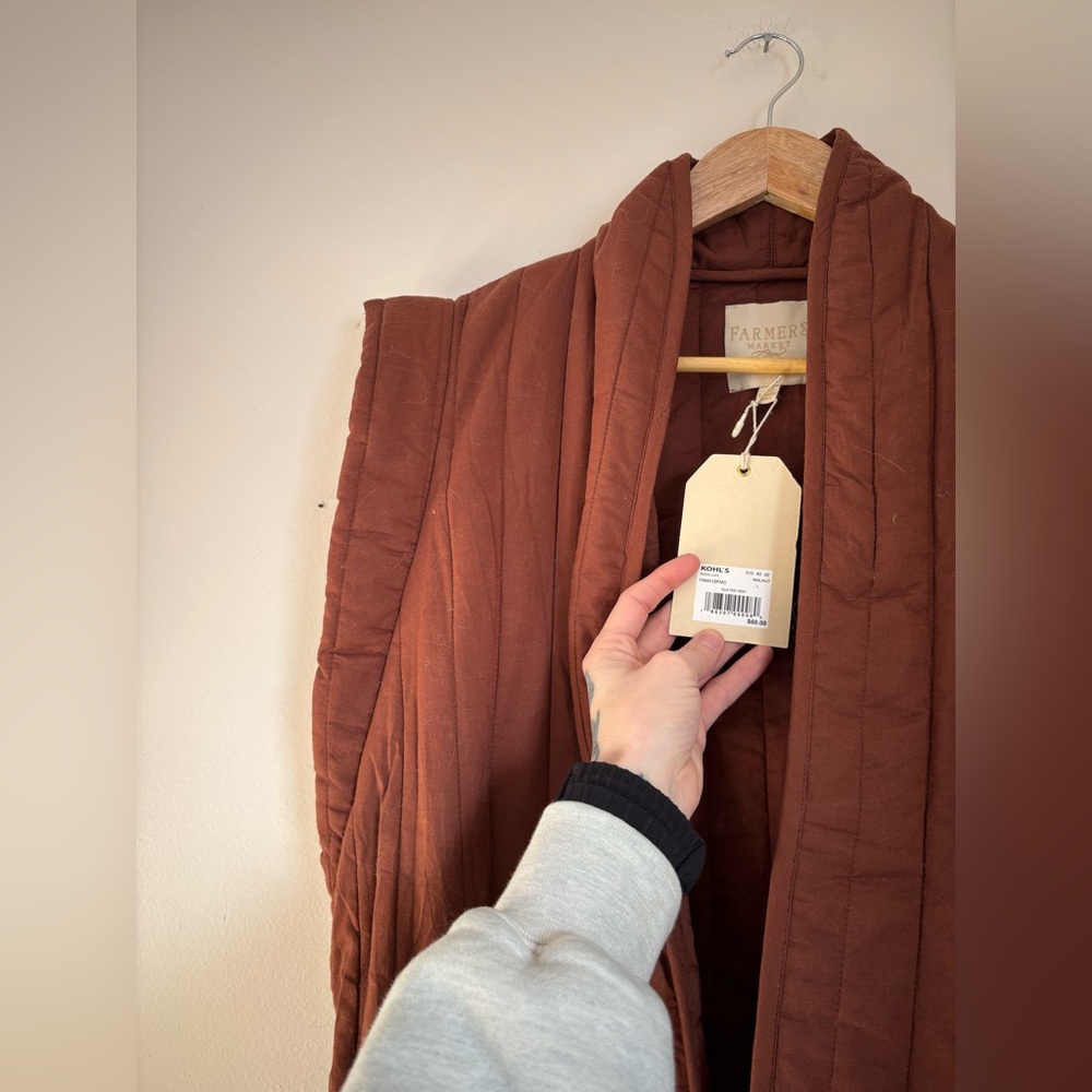 Farmers Market Quilted Vest in Mocha - Picture 7 of 8
